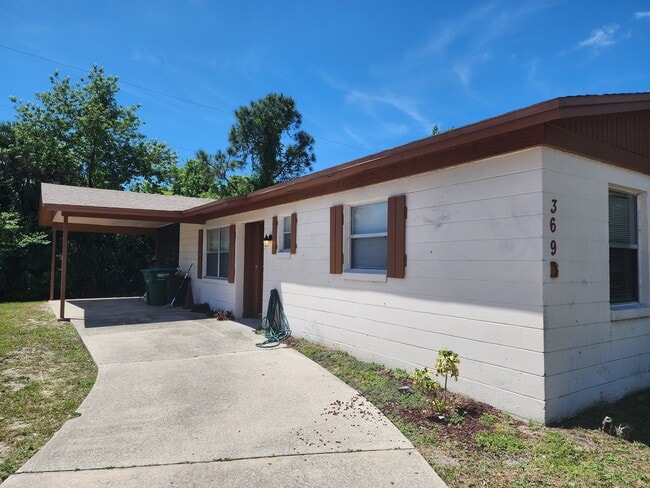 Building Photo - 369 Diamond St