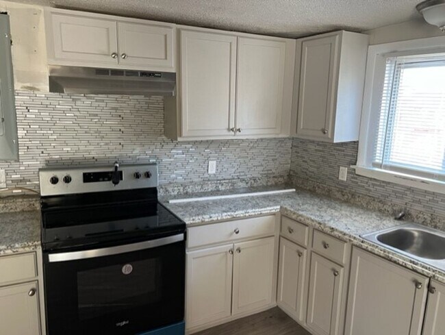 Foto del edificio - 136 N Spring St