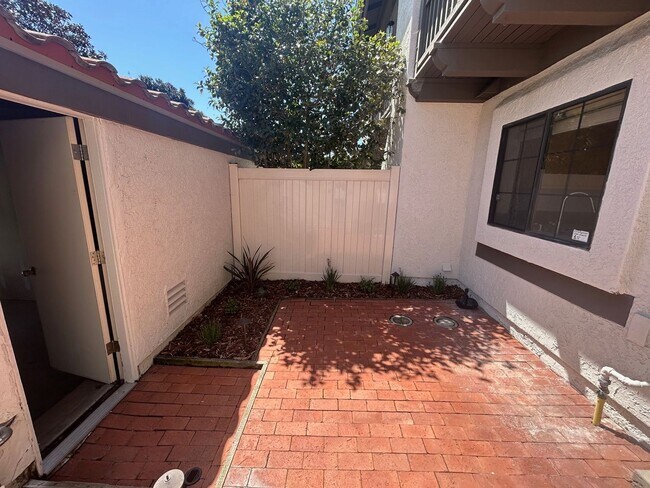 Foto del edificio - 6811 Alderwood Dr