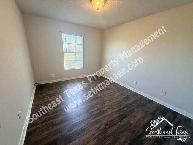 Foto del edificio - 977 Center St