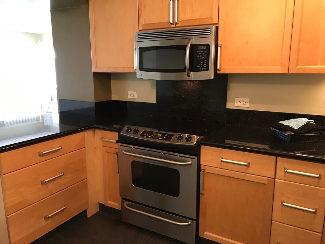 Primary Photo - Marina Towers 2 Bdrm., 1.5 bath with cover...