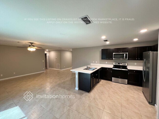 Foto del edificio - 682 NW Floresta Dr