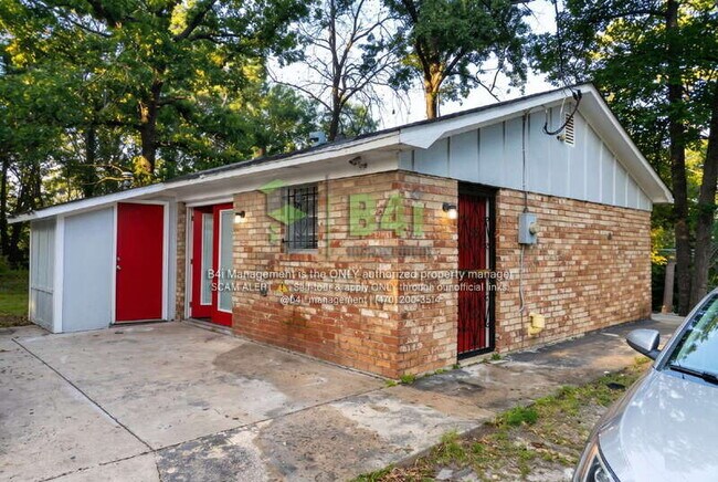 Foto del edificio - 3025 Sprucewood Dr