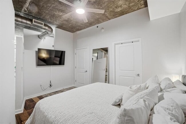 Building Photo - 923 Peachtree St NE