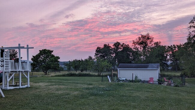 Backyard Sunsets - 206 Green Hill Rd