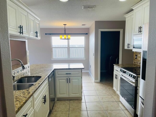 Building Photo - 1803 Meadow Pond Way