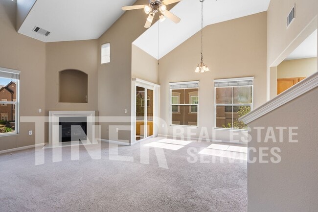 Foto del edificio - 5350 Dunlay Dr