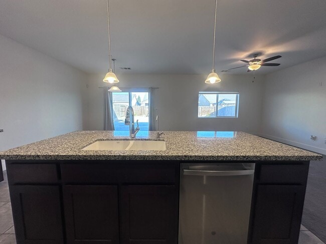 Building Photo - SE Visalia home coming soon!!