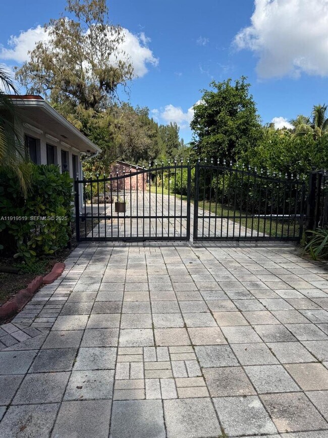 Foto del edificio - 5461 W Broward Blvd