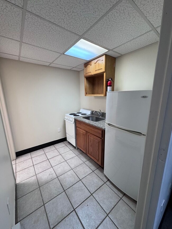 Building Photo - Cozy 1BR Hideaway at Campus Edge