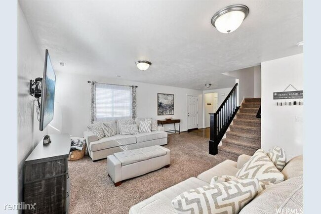 Building Photo - 4 br, 2.5 bath House - 1001 Stonehaven Dr.