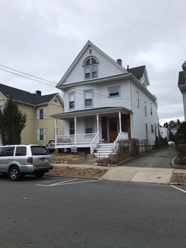 281 N Washington St Unit 3, Sleepy Hollow, NY 10591 Apartments in