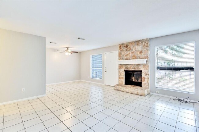 Building Photo - 1510 No Mor Cove