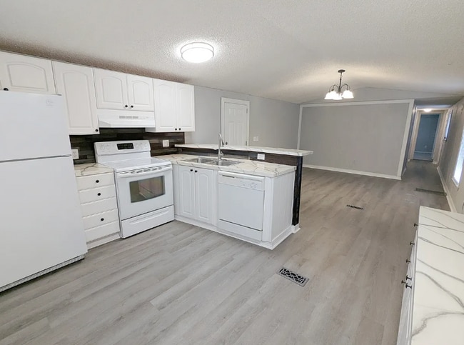 Building Photo - 6543 Celeste Ln