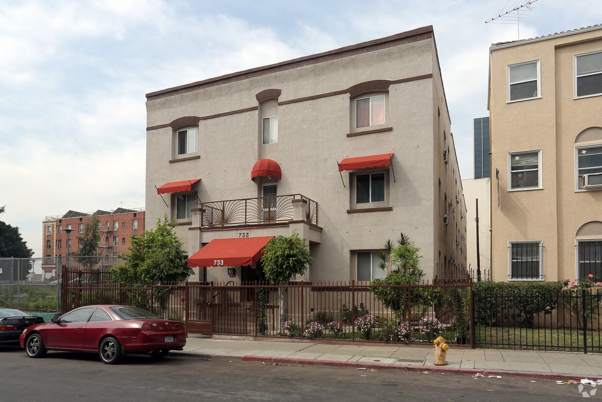 Building Photo - 733 S Coronado St