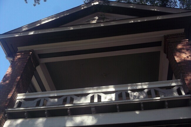 Building Photo - 421 E. 9th Street