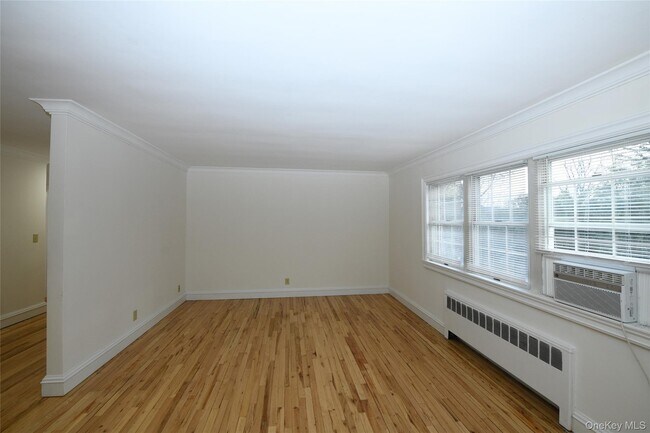 Foto del edificio - 590 Bedford Rd