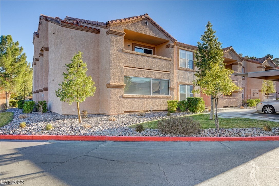 Primary Photo - 1150 N Buffalo Dr
