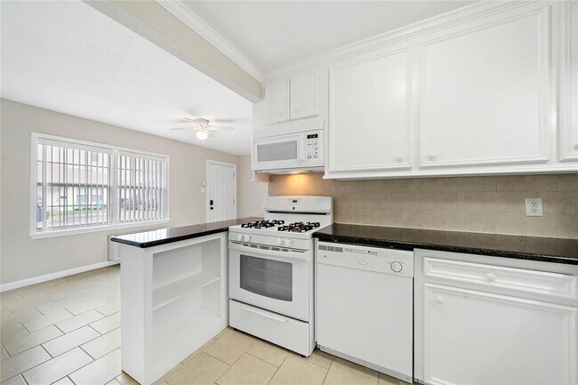 Building Photo - 230 W 27th St