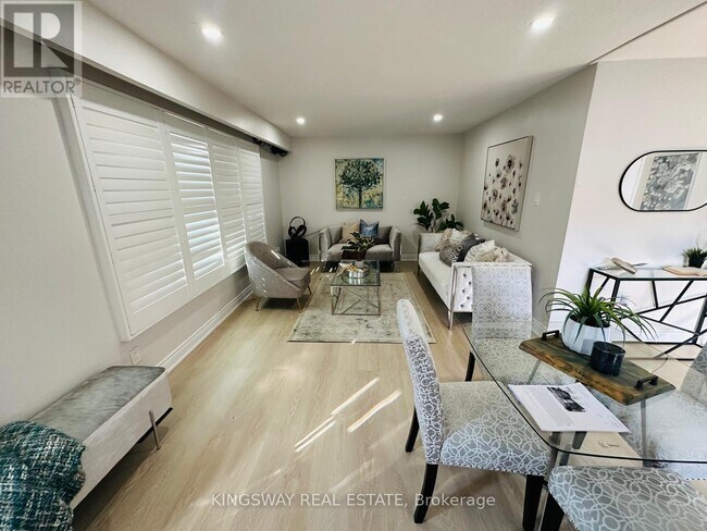 Building Photo - 35 Silver Aspen Crescent
