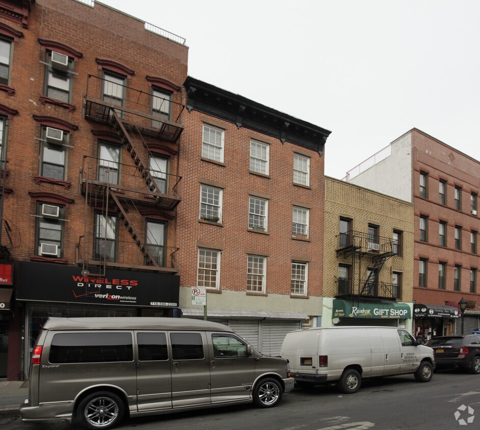 Primary Photo - 156 Smith St