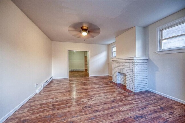 Building Photo - 427 Adams St