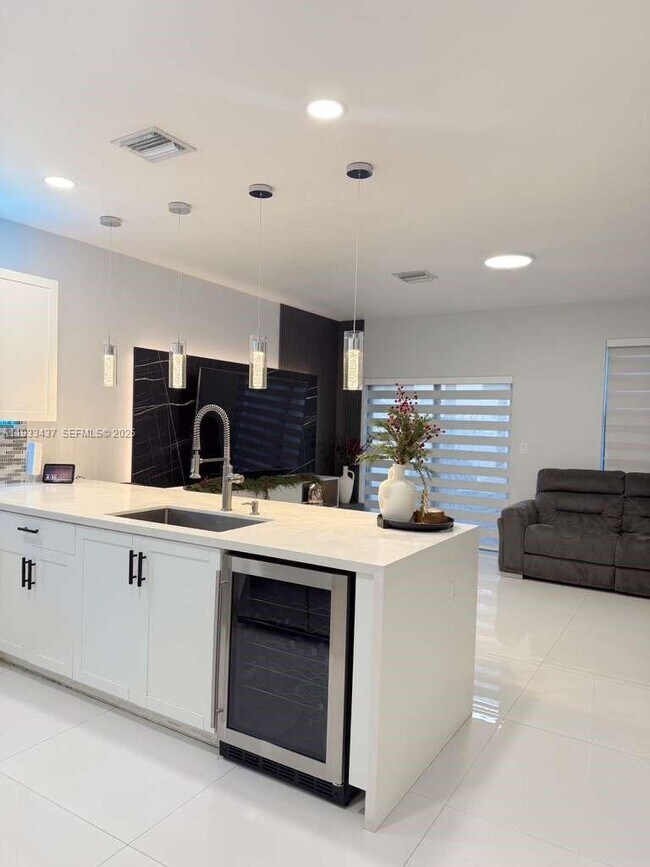 Foto del edificio - 10598 West 33rd Ct