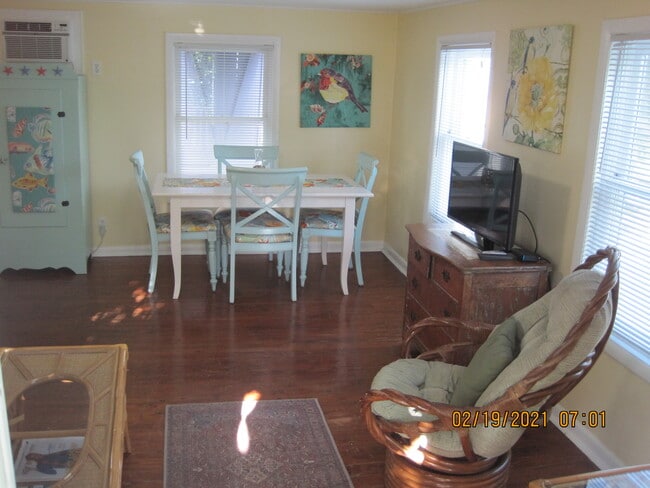 Building Photo - 1320 Angela St