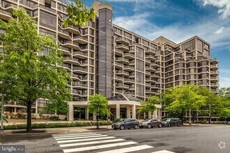 Building Photo - 1530 Key Blvd