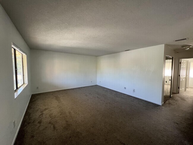Building Photo - 4607 Bayshore Dr