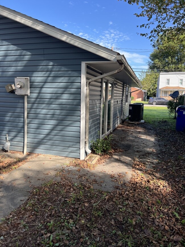 Building Photo - 4124 Powhatan Ave