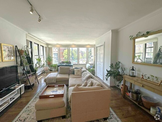 Building Photo - 608 Tremont St