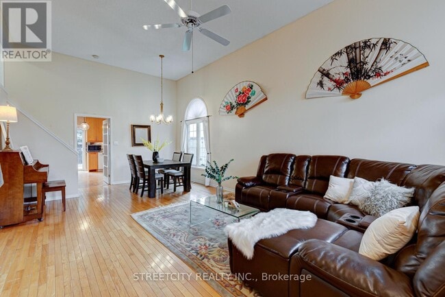Photo du bâtiment - 145 N Centre Rd