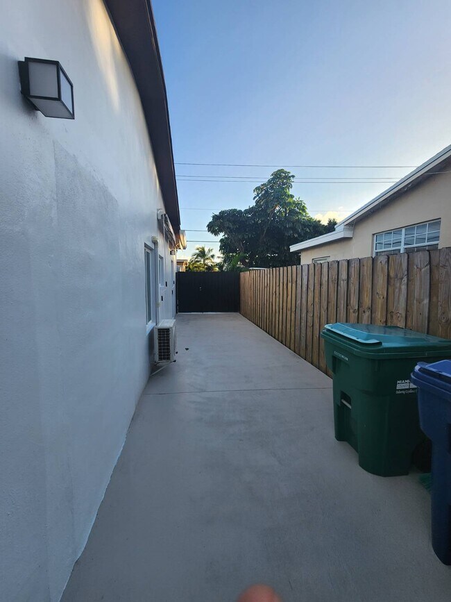 Foto del edificio - 8540 SW 16th St