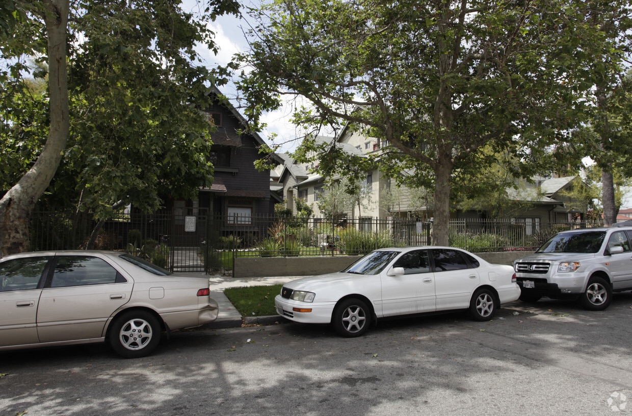 Building Photo - Dunning Apartments