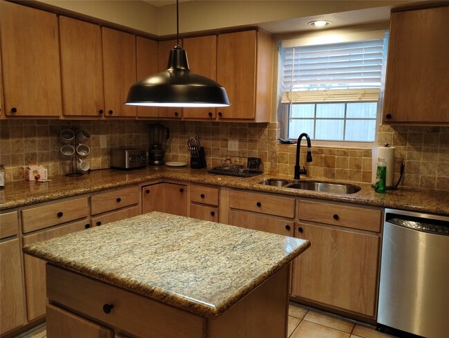 Foto del edificio - 11338 Bassdale Dr