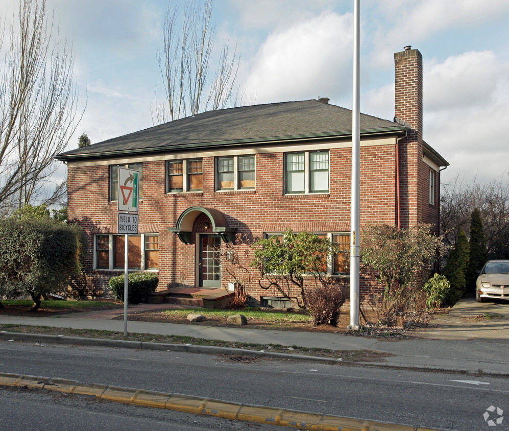 Primary Photo - Boylston Arms