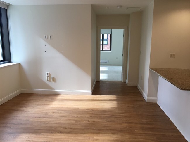 Building Photo - 875 Elm St