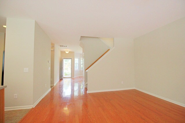 Foto del edificio - Gorgeous 3 bedroom, 2.5 bath house close to Brier Creek