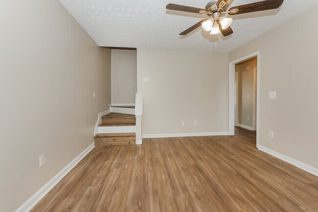 Building Photo - 262 Marsh Glen Dr