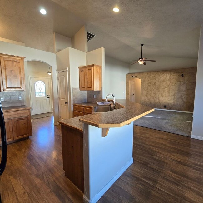 Building Photo - 2595 Driftwood Pl