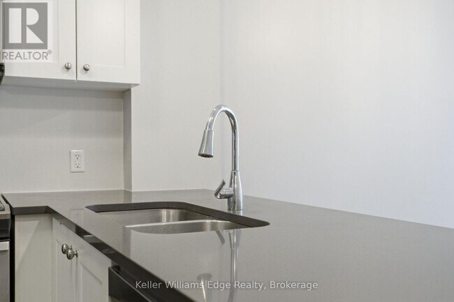 Photo du bâtiment - 216 Oak Park Blvd