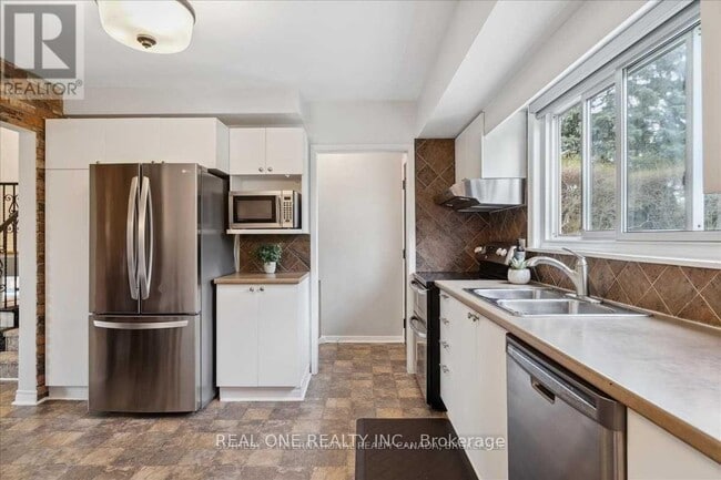 Building Photo - 346 Trafalgar Ct
