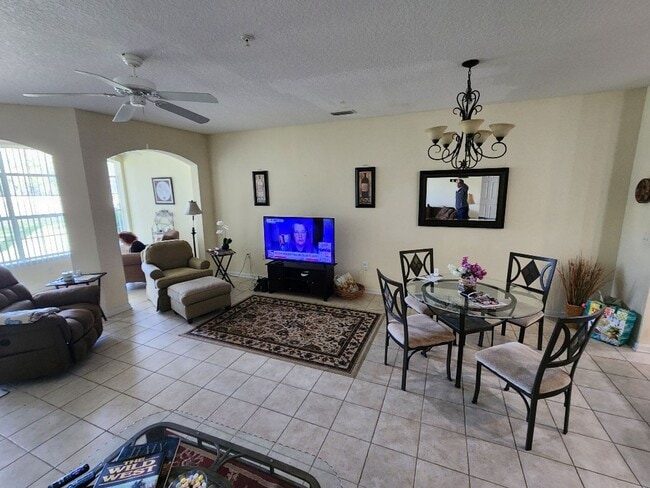 Building Photo - Fully Furnished 2 Bedroom 2 Bath Townhome ...