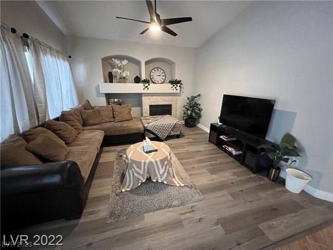 Building Photo - 4488 Summers Shade St