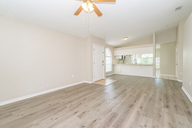 Foto del edificio - 7915 Barclay Rd