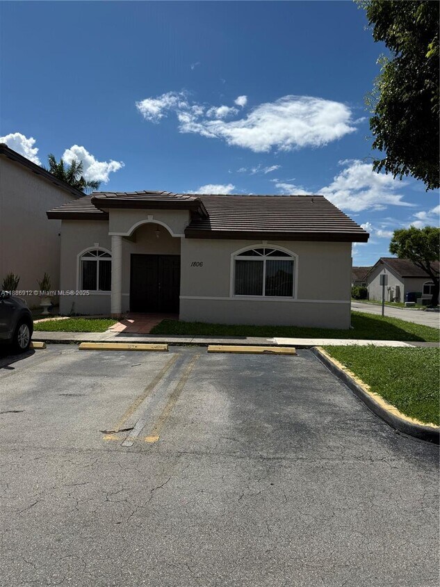 Foto principal - 18754 NW 84th Ave