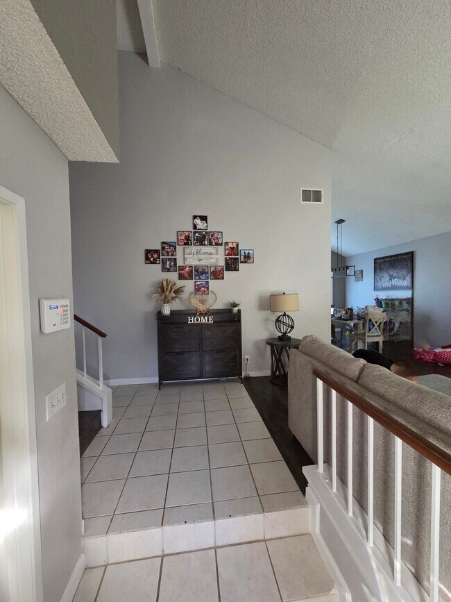 Foto del edificio - 22 Ridge Crest Cir