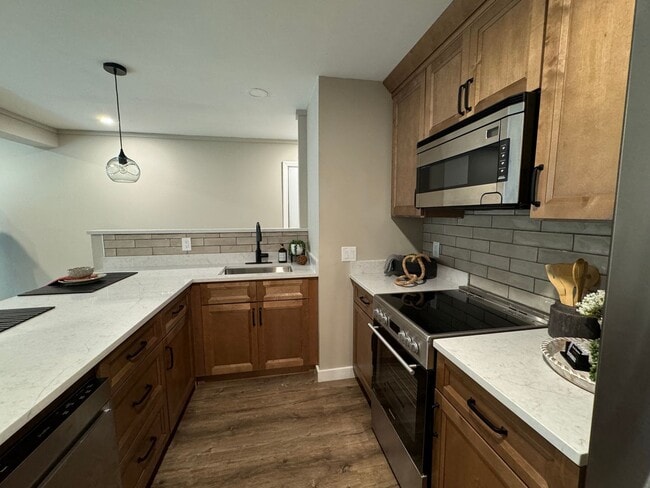 Building Photo - Beautiful One Bedroom Condo - HEAT INCLUDED!!