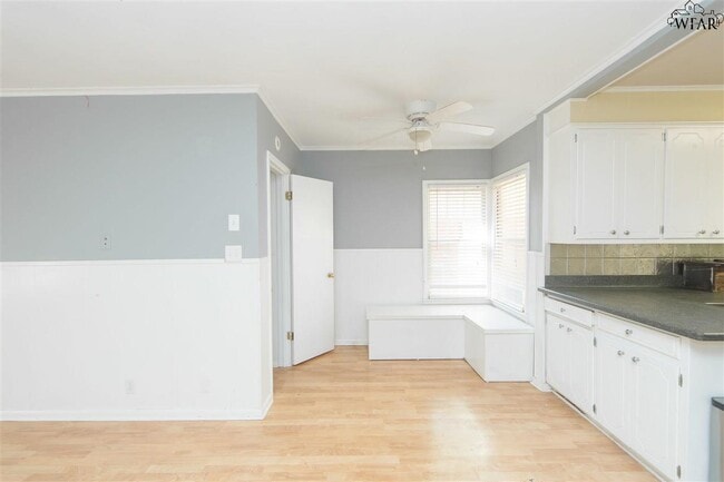 Foto del edificio - 2415 Ellingham